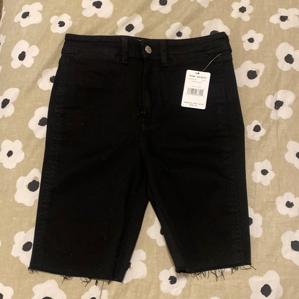 Free people long shorts 🩳 in black.
